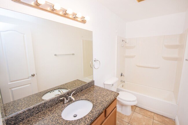 Building Photo - $500 off first month rent! 2BR/1.5BA Condo! 2 parking spaces