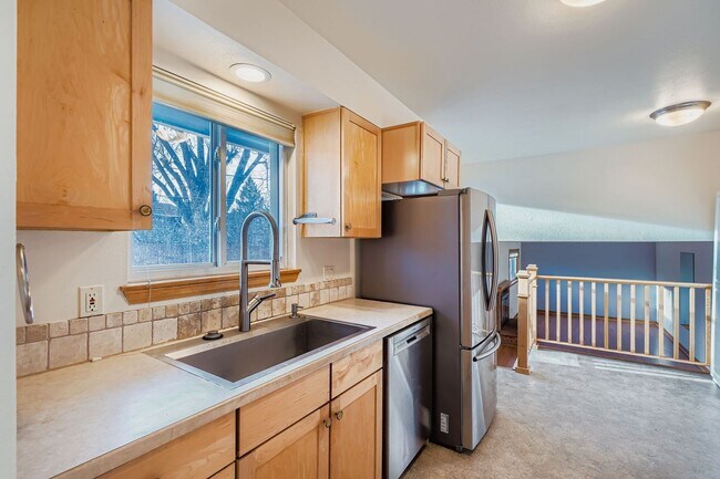 Building Photo - BEAUTIFUL 4 Bed 3 Bath Single Family Home In Boulder!