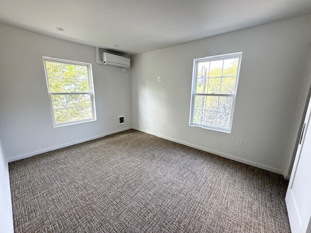 Building Photo - 784 Farmington Ave