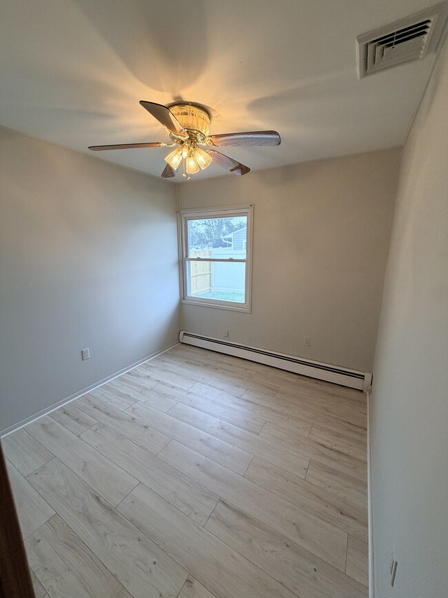 Building Photo - 9 Daffodil Ln