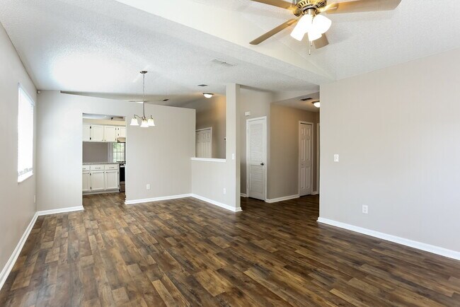 Building Photo - 10921 Mindanao Dr S