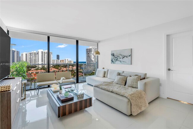 Building Photo - 3701 N Country Club Dr