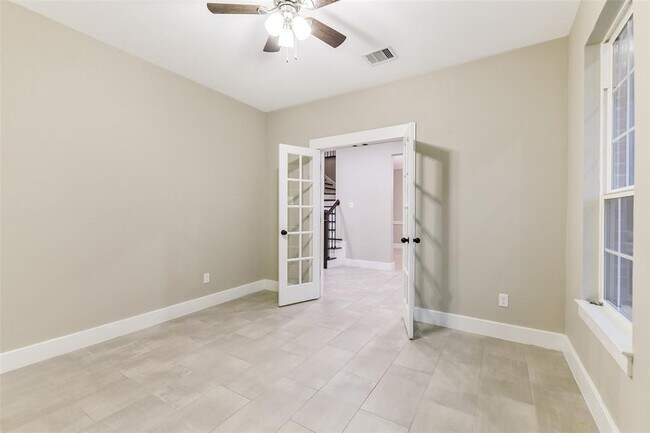 Building Photo - 15407 Cypress Gdns Dr