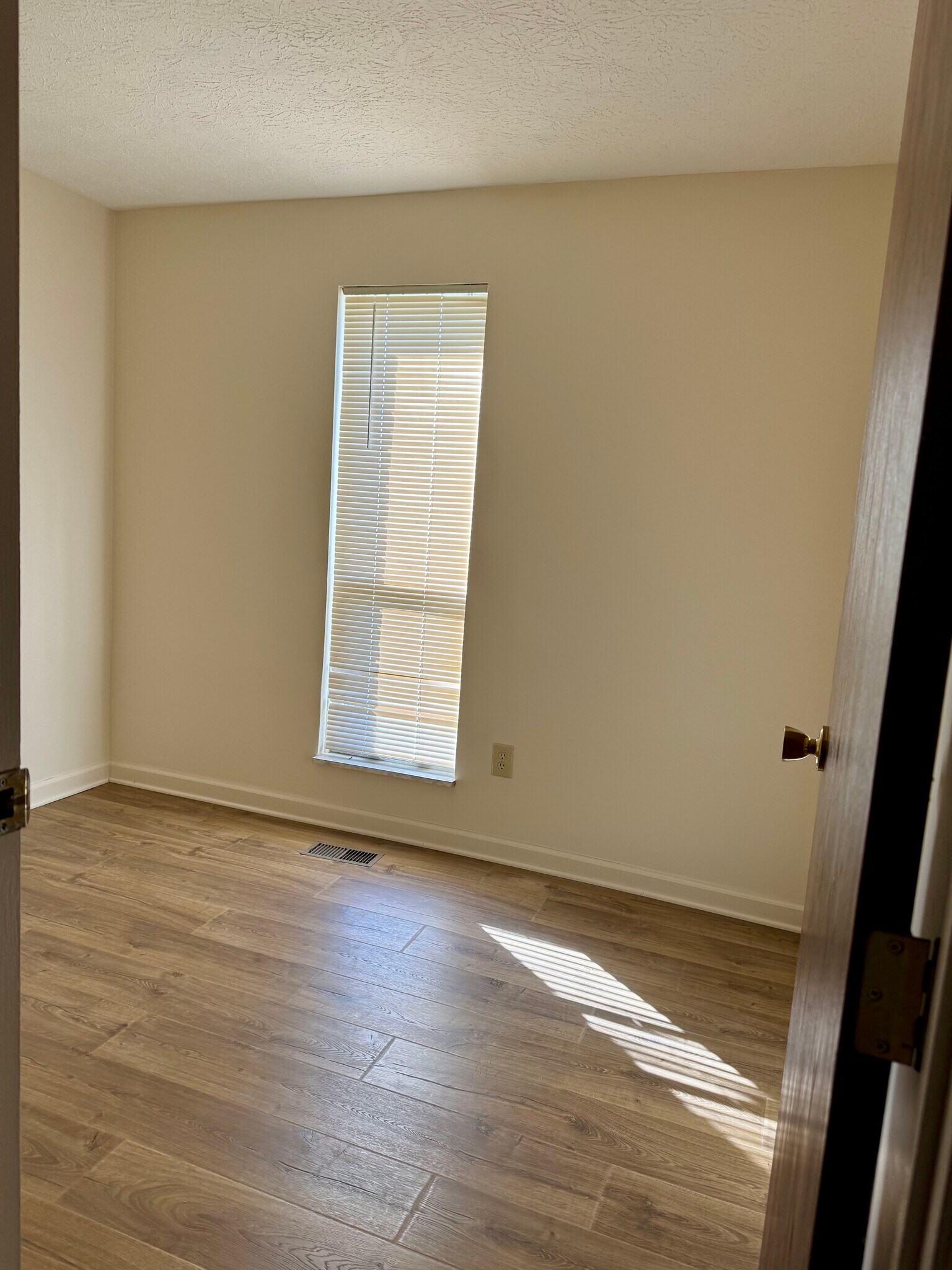 3rd Bessel - 325 Cedar Cliff Rd