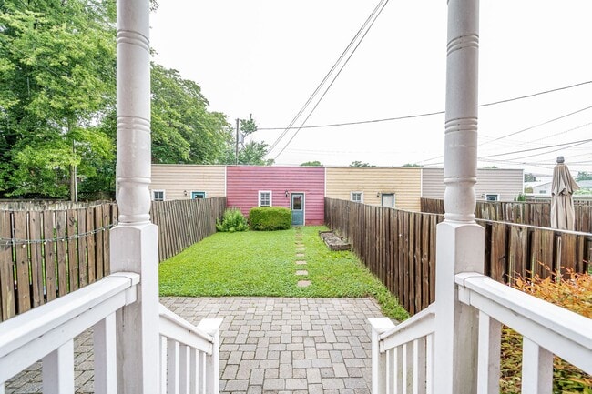 Building Photo - 520 S Laurel St