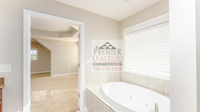 Building Photo - 7331 San Vista Dr