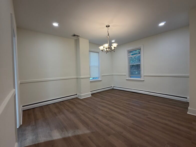 Building Photo - 722 Hilltown Pike