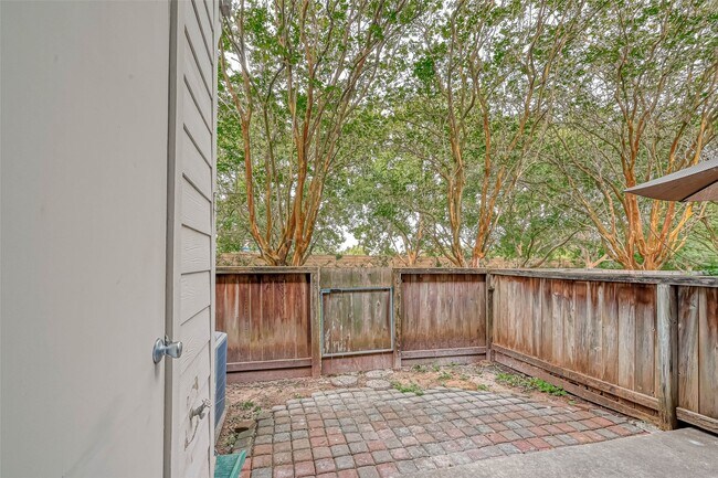 Building Photo - 2930 Grants Lake Blvd