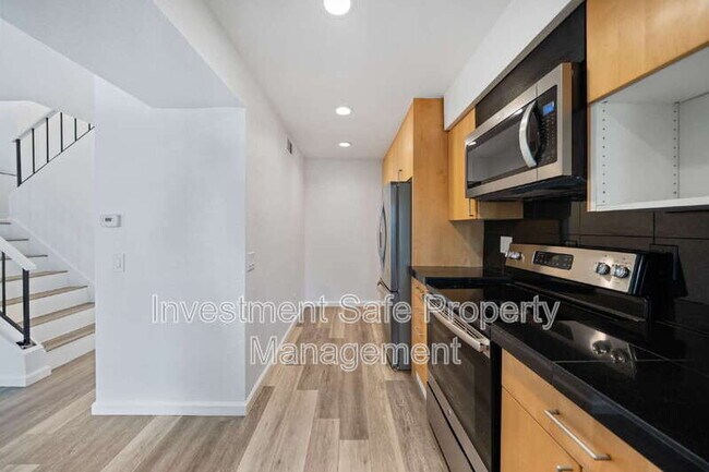 Building Photo - 5715 Baltimore Dr