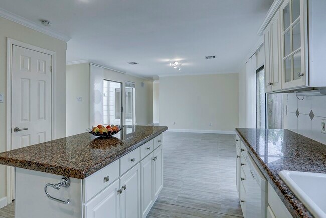 Building Photo - 13819 Starhill Ct
