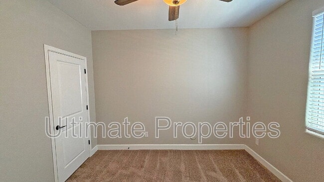 Building Photo - 835 N 110th Ave