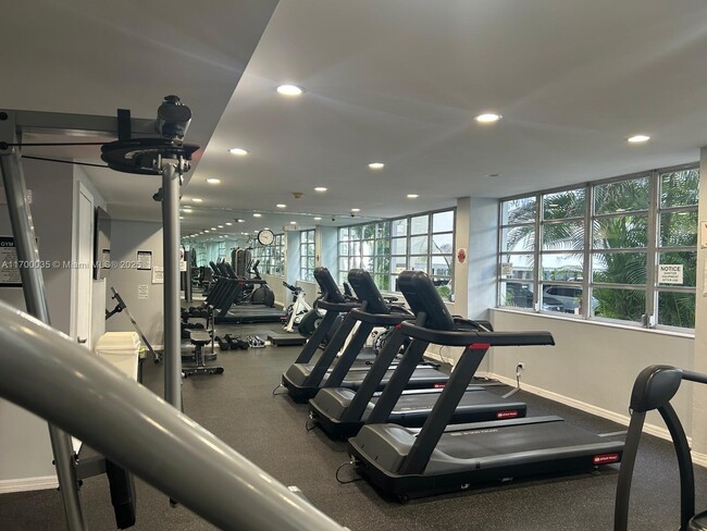 Building Photo - 1408 Brickell Bay Dr
