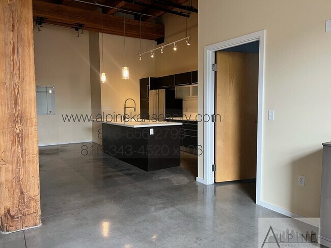 Building Photo - River Market Loft, Secured Parking