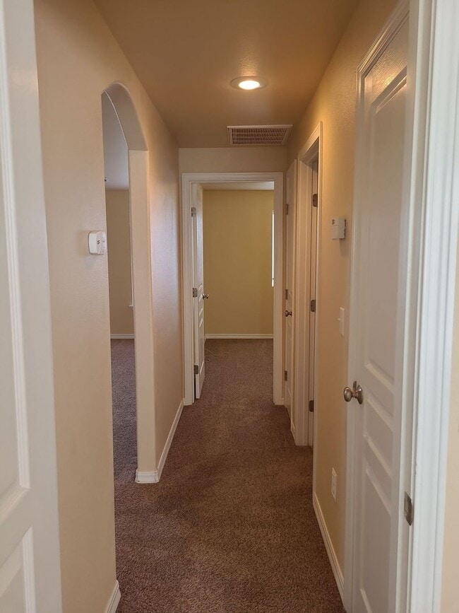 Building Photo - July & August Rent FREE - Central Heat & Air/ Garage/ Bonus Room