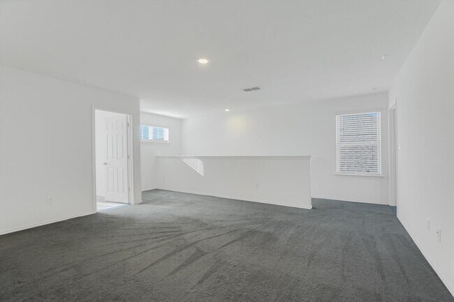 Building Photo - 661 Pickrell Lp