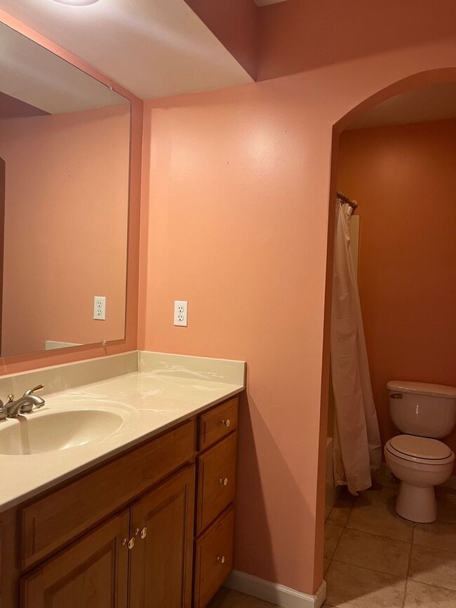 Building Photo - Beautiful Four Bedroom, 3.5 Bath Townhouse