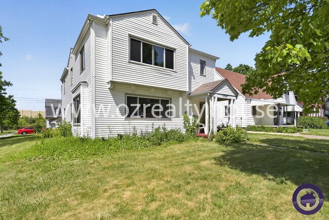 Building Photo - 1734 Wellesley Dr