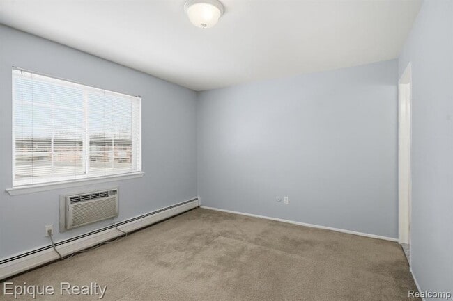 Building Photo - 2400 Parmenter Blvd