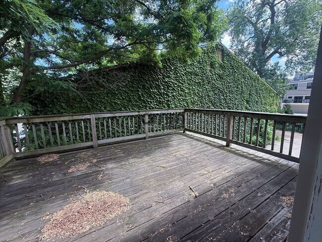 Building Photo - 1441 W 58th St