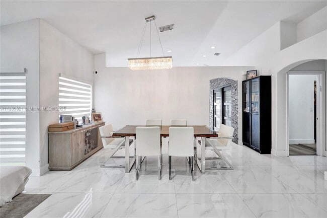 Building Photo - 4955 SW 33rd Ave