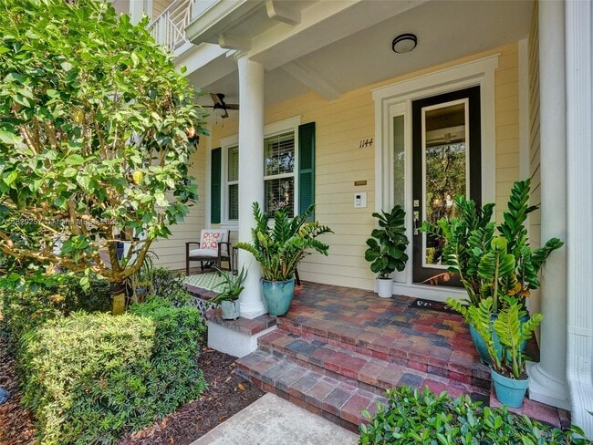 Building Photo - 1144 S Community Dr