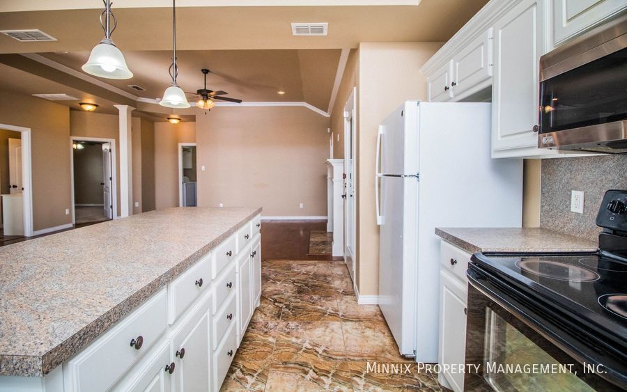 Building Photo - 5826 104th St