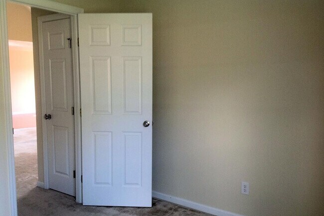 Building Photo - 220 Ansley Way