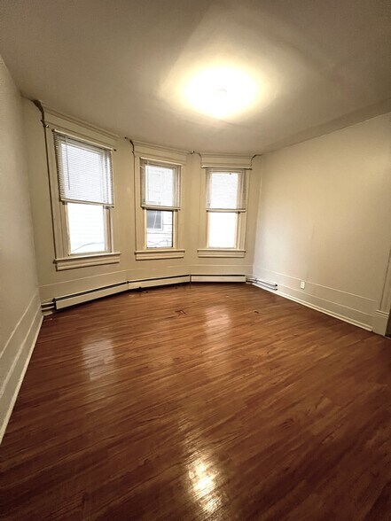 Building Photo - 2605 Monterey Ave