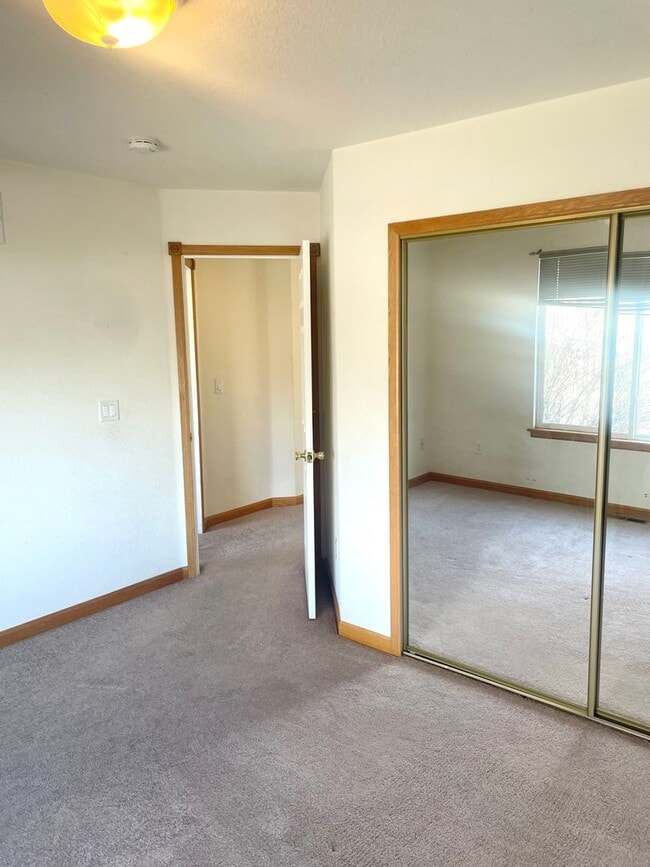 Building Photo - Ranch Home in Great Location