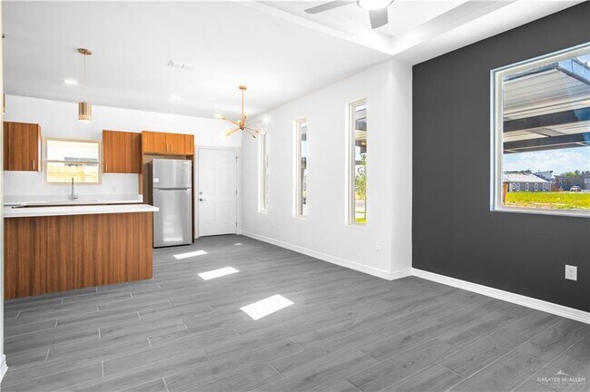 Building Photo - 25 N Onyx Ave