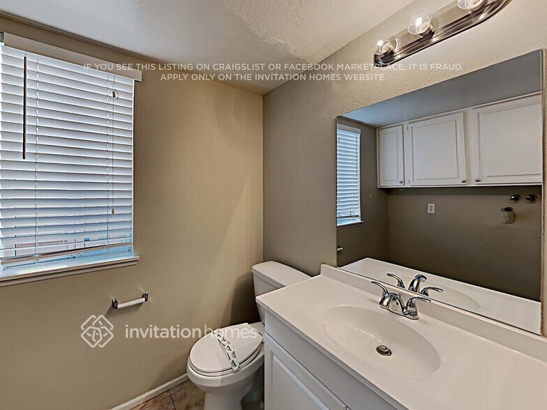 Building Photo - 14327 Green Vista Dr