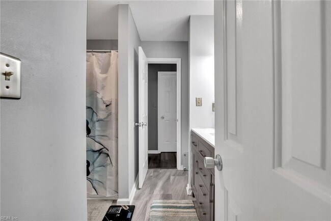 Building Photo - Beautiful 3-bed 2-bath Townhome