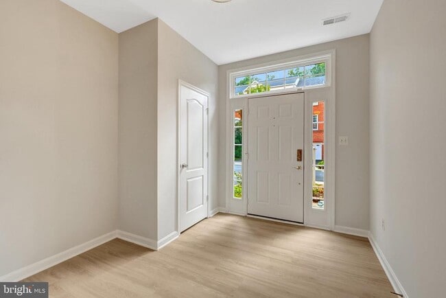 Building Photo - 12913 Wood Cres Cir