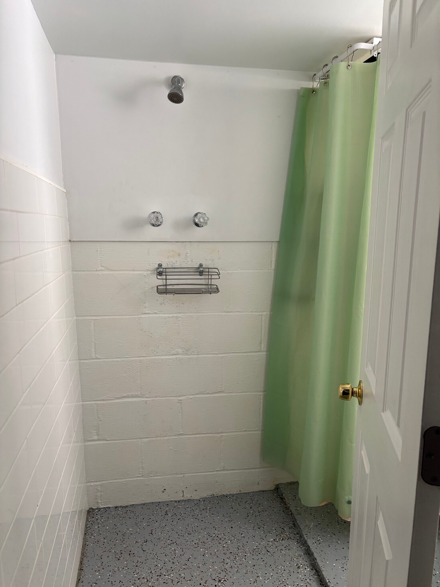 Building Photo - 13813 Wainstead Ave