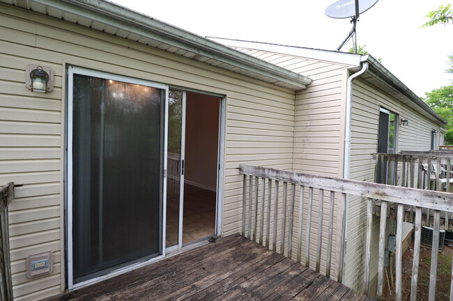 Building Photo - 406 Lakeview Dr