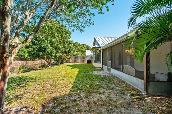Building Photo - 3390 Floral Palm Blvd