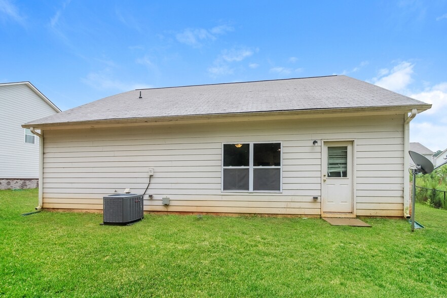 Building Photo - 133 Innis Brk Cir