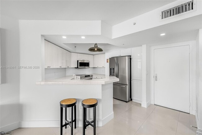 Building Photo - 1800 Sunset Harbour Dr