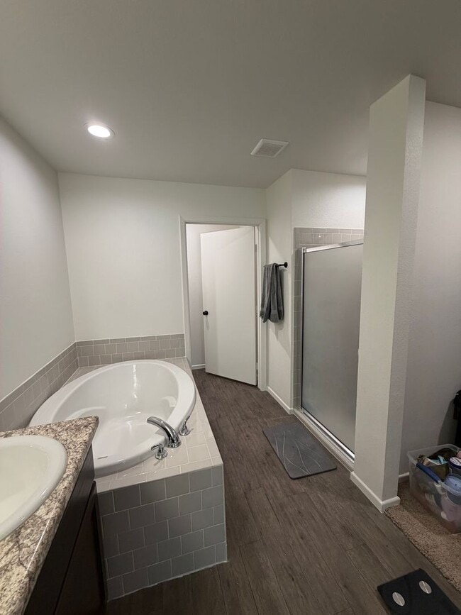 Building Photo - 3 BEDROOM HOME IN DESERT SKY!