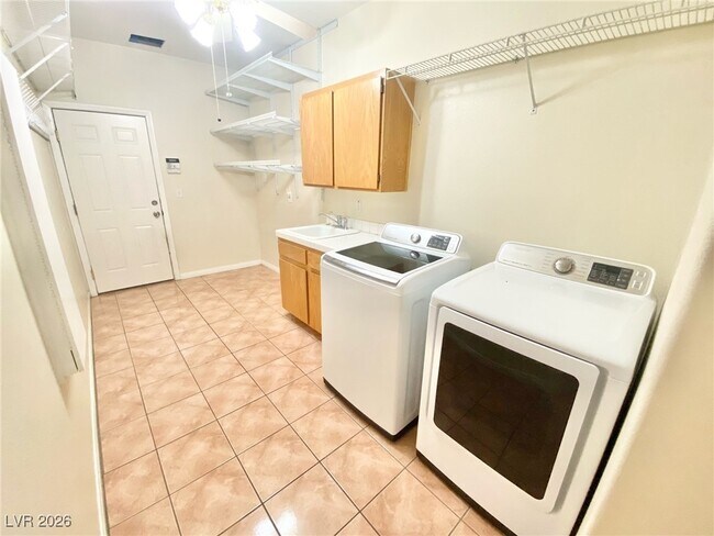 Building Photo - 8412 Bay Crest Dr