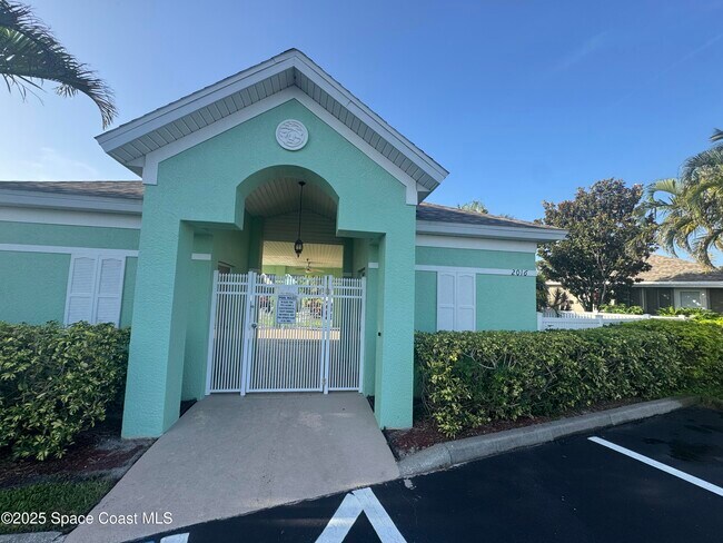 Building Photo - 2129 Redwood Cir