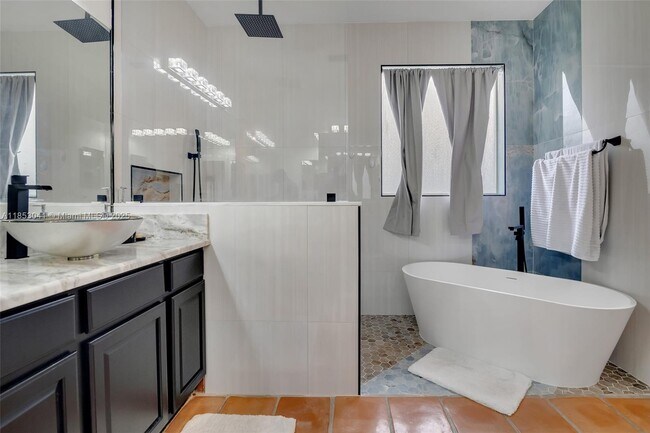 Building Photo - 10327 Meadow Crossing Dr