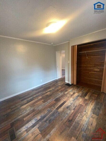 Building Photo - 3427 S Haven Rd