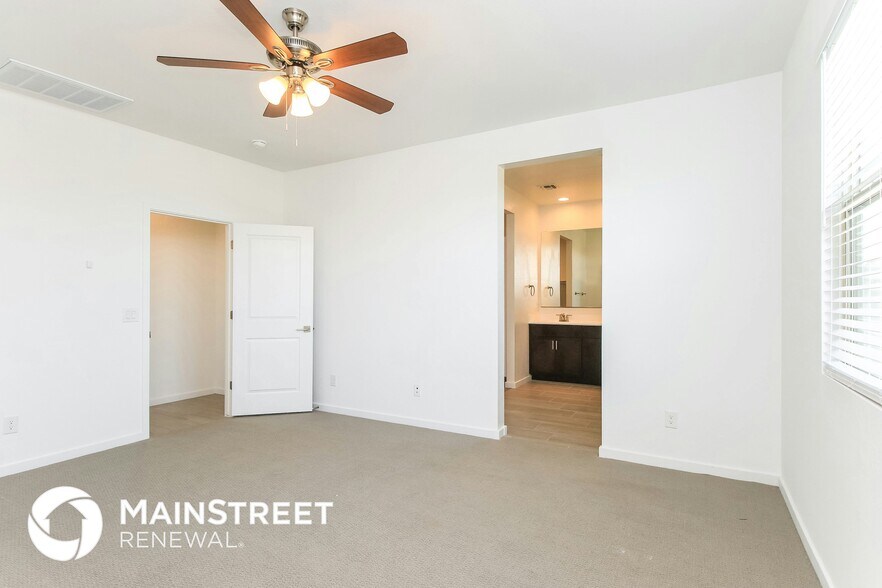 Building Photo - 4386 Greenleaf Dr