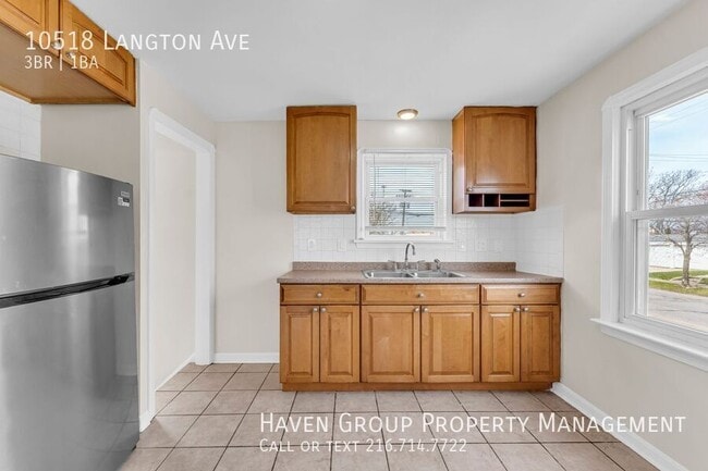 Building Photo - 10518 Langton Ave