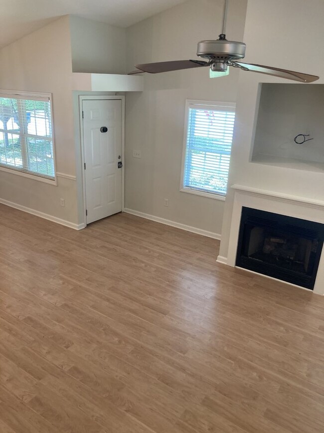 Building Photo - Lindley Park 3 bedroom