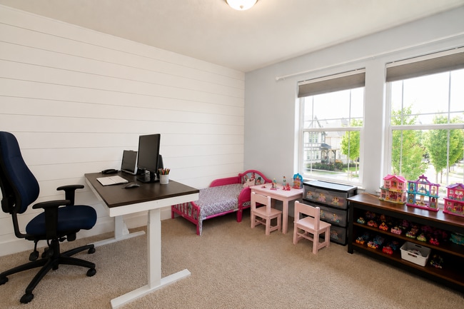 Building Photo - 402 NE 77th Ave