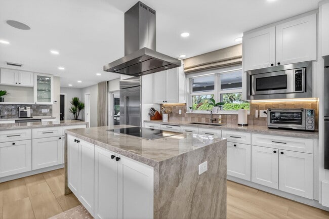 Building Photo - 937 SW 34th Ct