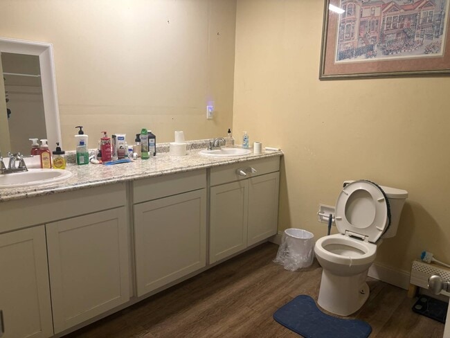 Building Photo - 347 S Pearl St