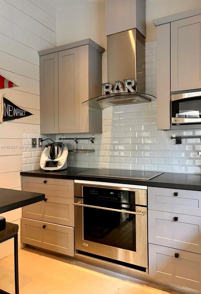 Building Photo - 375 Harbor Ct